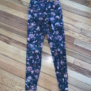 Lululemon size 6 nulux fabric